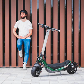 Trotinete elétrica Bongo Z85 — 2200 W, 85 km de autonomia, rodas 10,5”, dupla suspensão.