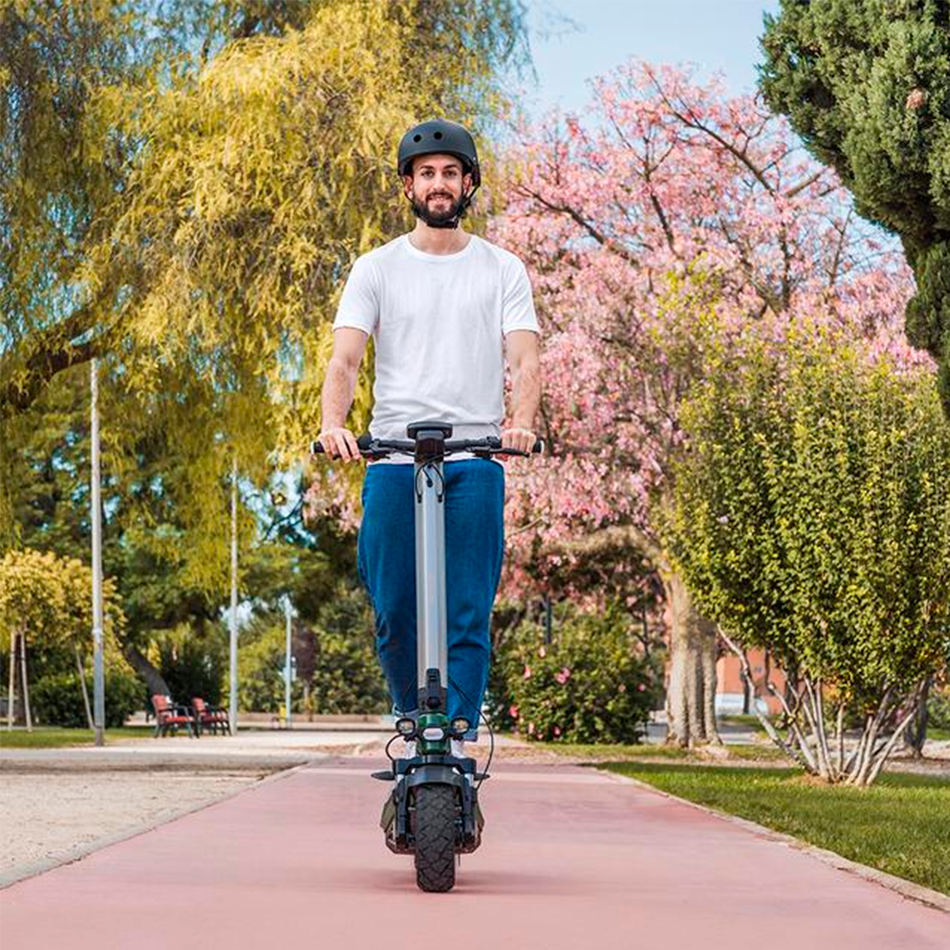 Trotinete elétrica Bongo Z85 — 2200 W, 85 km de autonomia, rodas 10,5”, dupla suspensão.